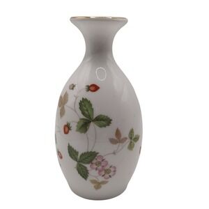 Vintage Wedgewood Wild Strawberry Vase Bud Bone China Gold Rim made in‎ England